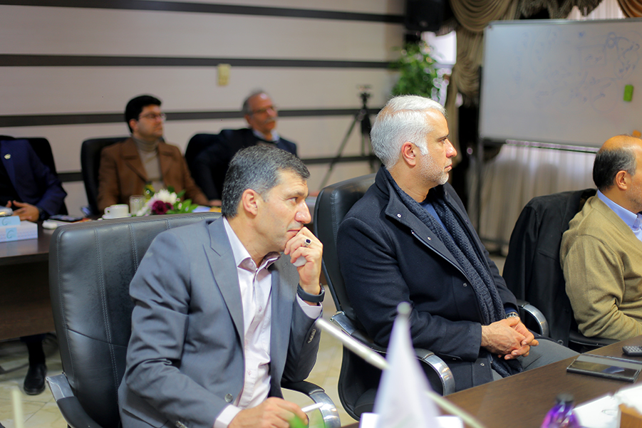 نشست مدیران شرکت صنایع پتروشیمی خلیج فارس با مدیرعامل گروه